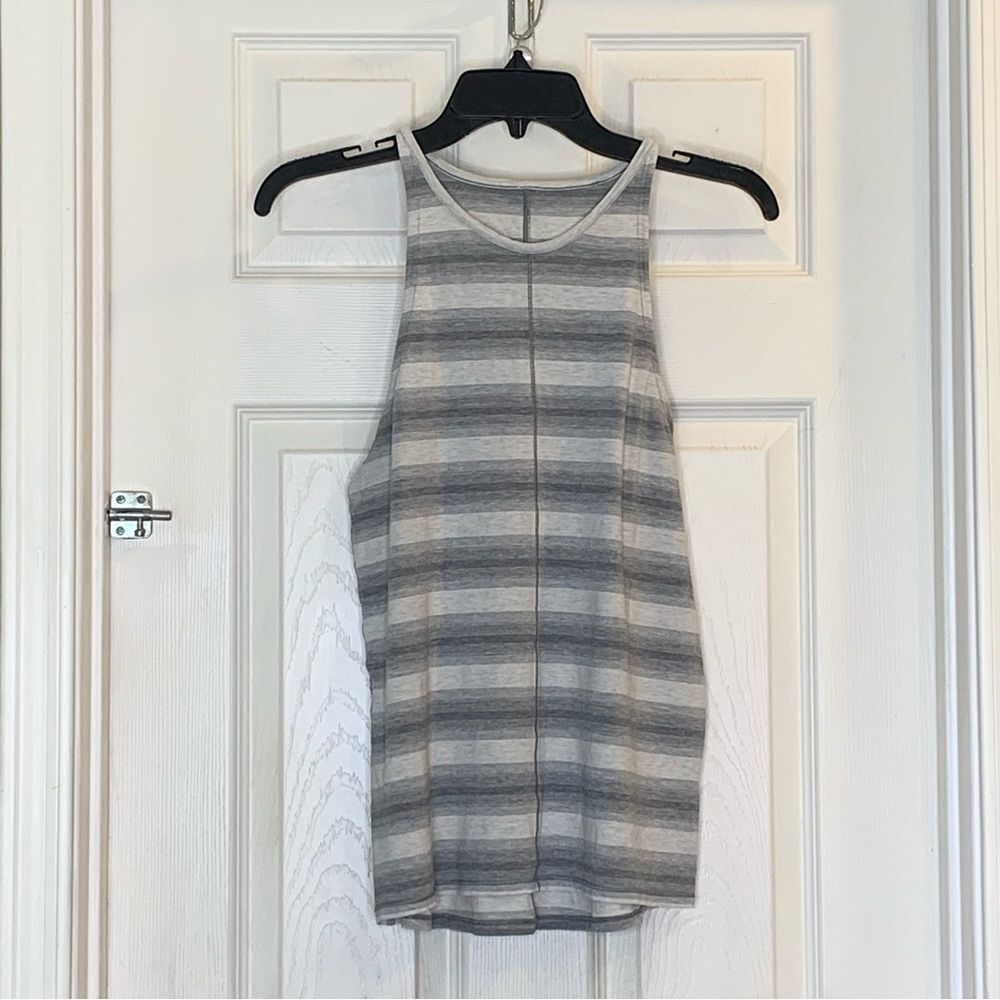 Lululemon Find Your Zen Tank in the Capilano Stripe White Heathered Grey Size 8 - Picture 6 of 7
